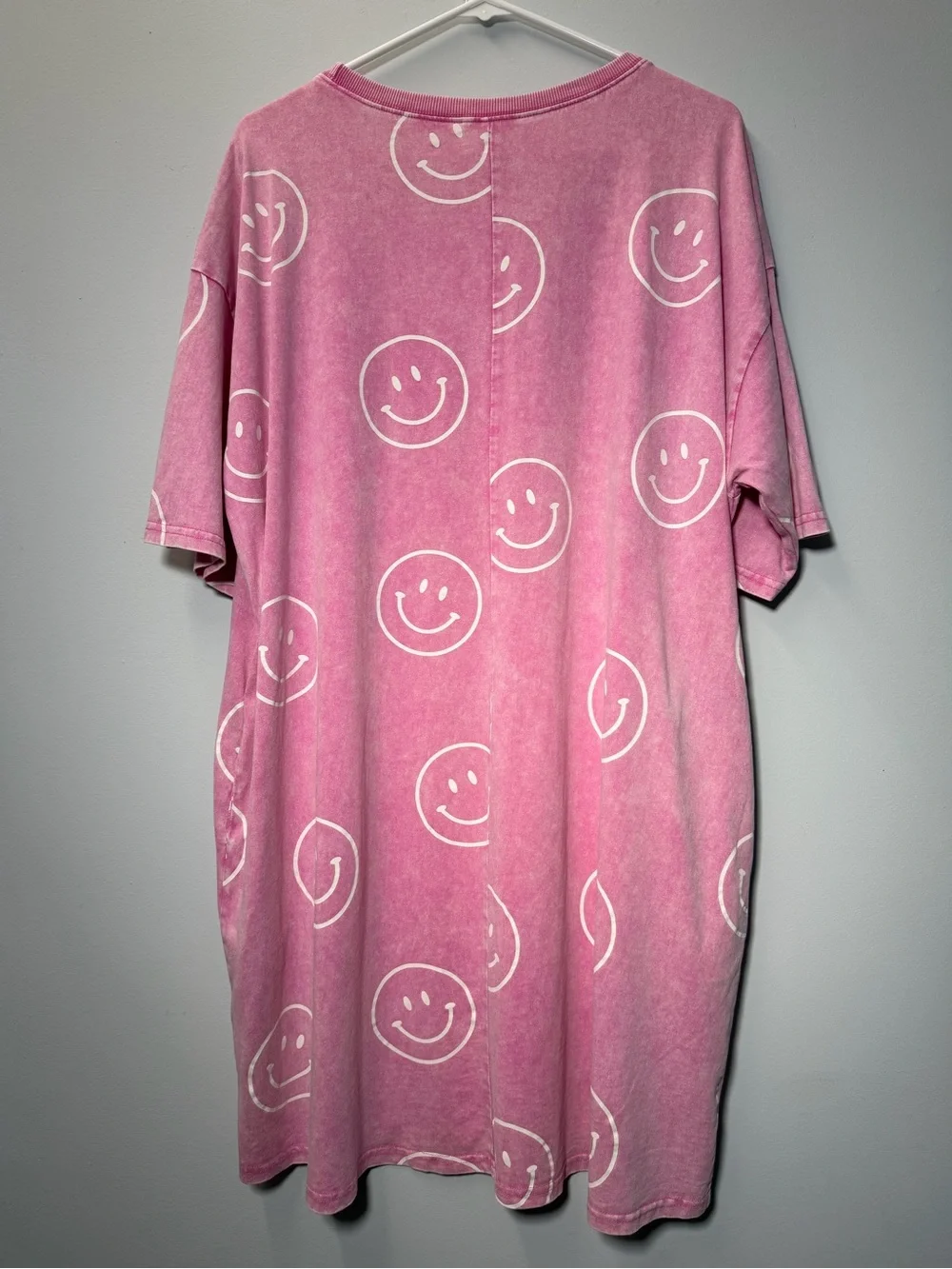 Easel Los Angeles Barbie Pink Smiley Face Mineral Wash T-Shirt Dress Size Large - Picture 2 of 6